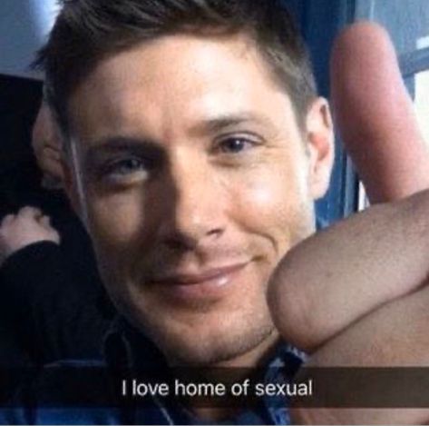 Shirtless Jensen Ackles, Dean Winchester Funny Face, Spn Reaction Pics, Supernatural Funny Pictures, Spn Pfp, Supernatural Reaction Pics, Supernatural Pfps, Dean Winchester Pfp, Supernatural Pfp