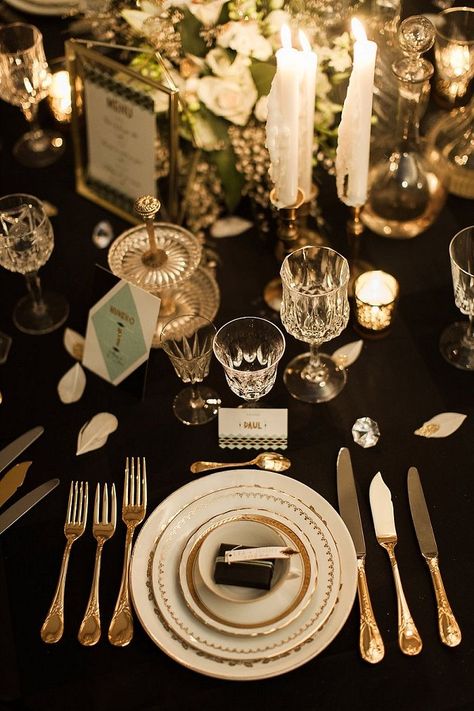 Gatsby Party Decor, Speakeasy Wedding, Gatsby Birthday Party, Hollywood Glamour Wedding, Roaring 20s Wedding, 1920s Wedding Theme, Hollywood Glam Wedding, 20s Wedding, Vintage Glam Wedding