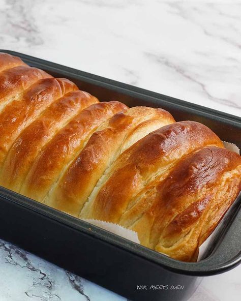 Puff pastry butter bread loaf Puff Pastry Butter Bread Recipe, Puff Pastry Butter Bread Loaf, Puff Pastry Butter Bread, Puff Pastry Bread, Puff Bread, Bread Loaf Recipe, Butter Bread Recipe, Hot Milk Cake, Sausage Bread