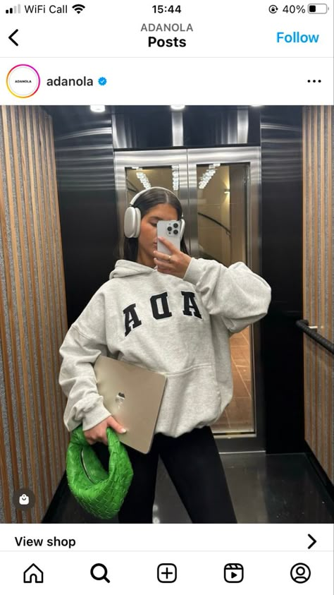 Lounge Airport, Sweater Leggings Outfit, Sorority Socials, Wellness Girl, Clean Girl Era, Sweater Leggings, Hoodie Aesthetic, London Shopping, Grey Sweats