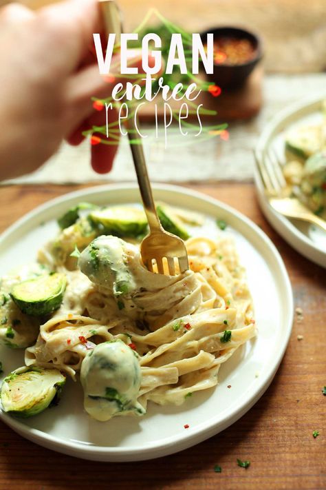 20 EASY Holiday Entree Recipes! #vegan #holidays #minimalistbaker #dinner Vegan Fettuccine Alfredo, Alfredo Sauce Recipe Easy, Vegan Alfredo Sauce, Alfredo Sauce Recipe Homemade, Vegan Pasta Dish, Vegan Alfredo, Alfredo Sauce Recipe, Vegan Pasta Recipes, Vegan Italian