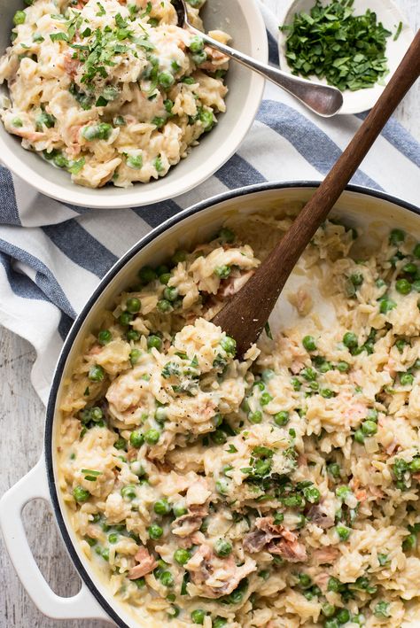 Creamy Salmon Risoni / Orzo - Made from scratch, and on the table in just 15 minutes! Risoni Recipes, Salmon Orzo, Creamy Seafood Pasta, Tuscan Salmon Recipe, Salmon Dinner Recipes, Creamy Salmon Pasta, Orzo Dishes, Creamy Salmon, Seafood Dinners