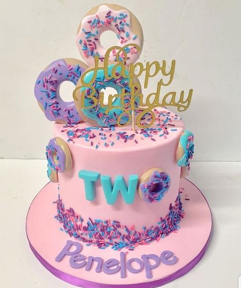 2 Sweet Birthday Cake, Donut Cake Birthday, Donut Birthday Cake, Donut Theme Party, Sweet Birthday Cake, Doughnut Party, Donut Themed Birthday Party, 2nd Birthday Party For Girl, 1st Birthday Party For Girls