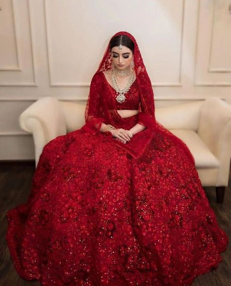 Red Bridal Lehenga Pakistani, New Bridal Dresses, Baju Kahwin, Red Bridal Dress, Bridal Lehenga Designs, Latest Bridal Lehenga, Wedding Lehenga Designs, Lehenga Designs Simple, Indian Bride Outfits