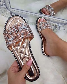 Pu Slippers, Stylish Flip Flops, Cute Flip Flops, Cute Sandals, Gorgeous Shoes, Crazy Shoes, Shoe Obsession, Shoe Lover, Stylish Shoes