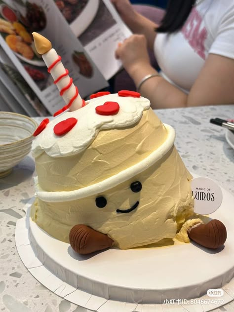 Horrible Cakes, Cute Birthday Themes, Jellycat Cake, Cute Baking Ideas, Fun Cake Ideas, Funny Birthday Cakes, Chocolate Lava, Cartoon Cake, Chocolate Lava Cake