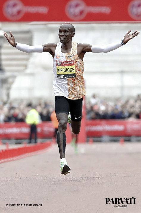 Eliud Kipchoge Wallpaper, Back Flexibility Stretches, Running Athlete, Running Community, Marathon Inspiration, Eliud Kipchoge, Marathon Gear, Track And Field Sports, Marathon Man