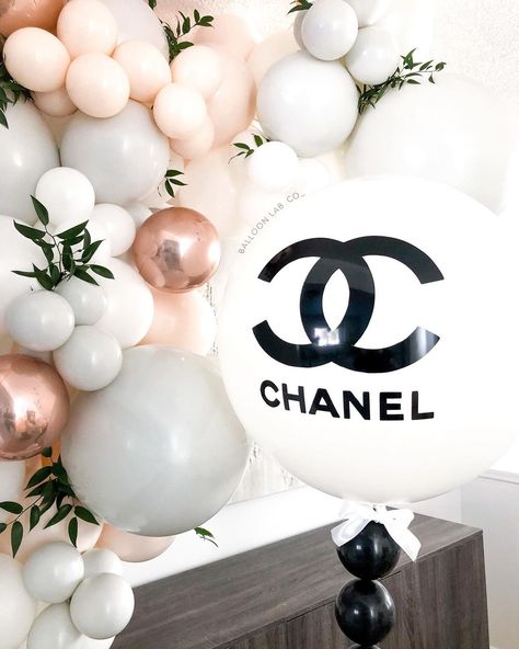 𝗕𝗔𝗟𝗟𝗢𝗢𝗡 𝗟𝗔𝗕 ✨ Chanel balloon Chanel Balloons, 50th Birthday Balloons, Chanel Birthday, Birthday Balloons, 50th Birthday, Bouquets, Coco, Balloons, Lab