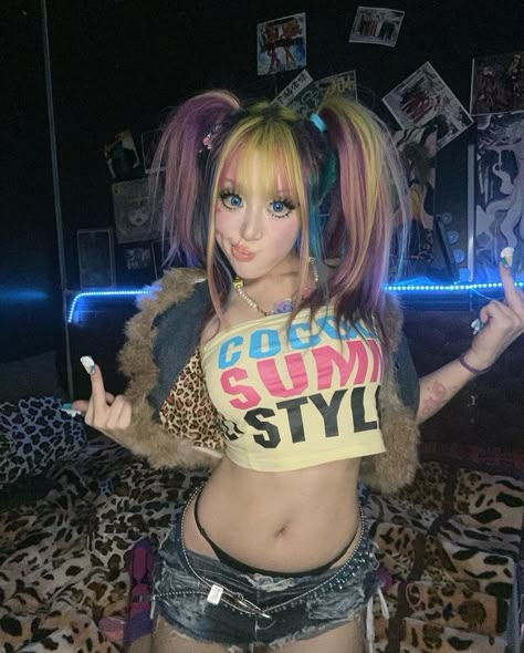 Y2k Scene Hair, Scene Poses Reference, Gyaru Pose Reference, Scene Pose Reference, Y2k Pose Reference, Amazing Back Tattoos, Fashion Pose Reference, Y2k Reference, 2000s Pics