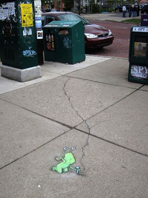 Street Chalk Art, Illusion Kunst, Street Art Illusions, David Zinn, Pavement Art, 3d Chalk Art, Street Art Utopia, Sidewalk Chalk Art, Sidewalk Art