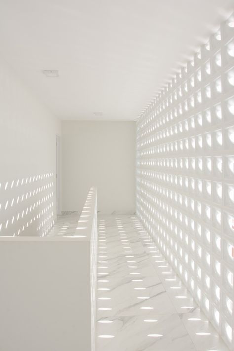 Building A Small House, White Lights, Photographic Studio, White Space, White Interior, White Aesthetic, Interior Design Styles, Luxury House, Modern Interior Design