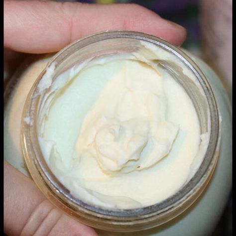 Simple Whipped Cream, Laundry Sauce, Vintage Cleaning, Laundry Soap Recipe, Homemade Laundry Detergent Recipes, Diy Laundry Soap, Laundry Detergent Recipe, Detergent Recipe, Laundry Soap Homemade