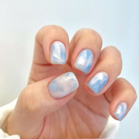 Marble Light Blue Nails Light Blue Nails, Wow Nails, Simple Gel Nails, Minimal Nails, Work Nails, Blush Nails, Nail Art Designs Videos, Cute Gel Nails, Manicure Y Pedicure