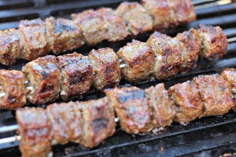 Pinchos Puerto Rican, Puerto Rican Pinchos, Beef Kebobs, Puerto Rican Appetizers, Cookout Recipes, Bbq Cookout, Latin Recipes, Puerto Rican Dishes, Boricua Recipes