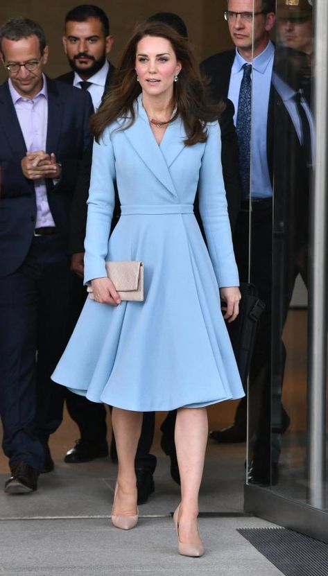 Kate was pictured wearing a pastel blue coat blue coat by Emilia Wickstead Kate Middleton Navy Dress, Kate Middleton Blue Blazer, Kate Middleton Blue Dress, Kate Middleton Style Dresses, Kate Middleton Blue Coat, Kate Middleton Pregnant Outfits, Vévodkyně Kate, Shy Boy, Womens Dress Coats