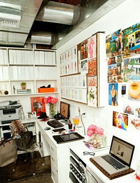 Studio ideas Magazine Office, Make Up Studio, Fashion Designer Studio, Dream Office, Fashion Office, Workspace Inspiration, Jenni Kayne, Craft Room Office, Office Inspiration