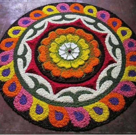 Onam Kolam With Flowers, Onapookalam Designs, Rangoli With Flowers, Onam Pookalam Design, Onam Pookalam, Poo Kolam, Pookalam Design, Indian Rangoli Designs, Onam Festival