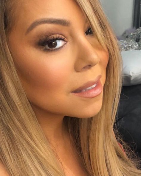 Mariah Carey on Instagram: “Good morning ☺️” Mariah Carey Makeup, Mariah Carey Hair, Mariah Carey Music, Maria Carey, Top Singer, Mariah Carey 90s, Famous Outfits, Celebrity Moms, Christina Aguilera