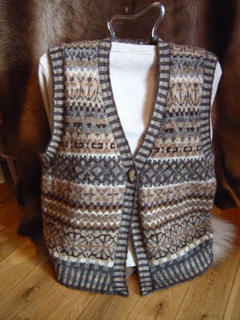 Ancient Patterns, Flash Of Light, Knitwear Inspiration, Wing It, Fair Isle Knitting Patterns, Knit Vest Pattern, Fair Isles, Colorwork Knitting, The Wing