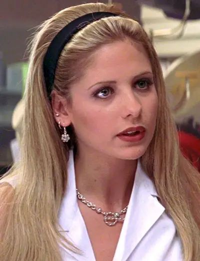 Sarah Michelle Gellar as Helen Shivers Helen Shivers, Marvel Jean Grey, Cher Clueless, Daphne Blake, Shannen Doherty, Buffy Summers, Miranda Cosgrove, Liv Tyler, Sarah Michelle Gellar