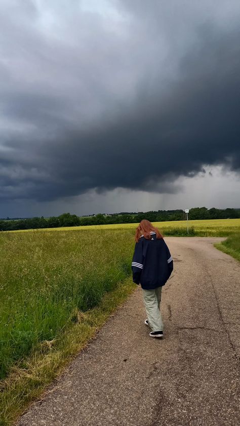 Cloudy Day Photoshoot, Field Aesthetic, Love Clouds, Dr Camera Roll, Oregon Trip, Style Roots, Oregon Travel, Cloudy Day, Days Out