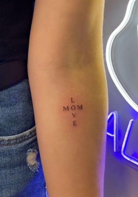 Tato Mom, Tattoo For Mom Meaningful, I Love Mom Tattoo, Love Mom Tattoo, Name Tattoos For Moms, Tattoos For Moms, Cute Simple Tattoos, Tiny Wrist Tattoos, Mom Tattoo Designs