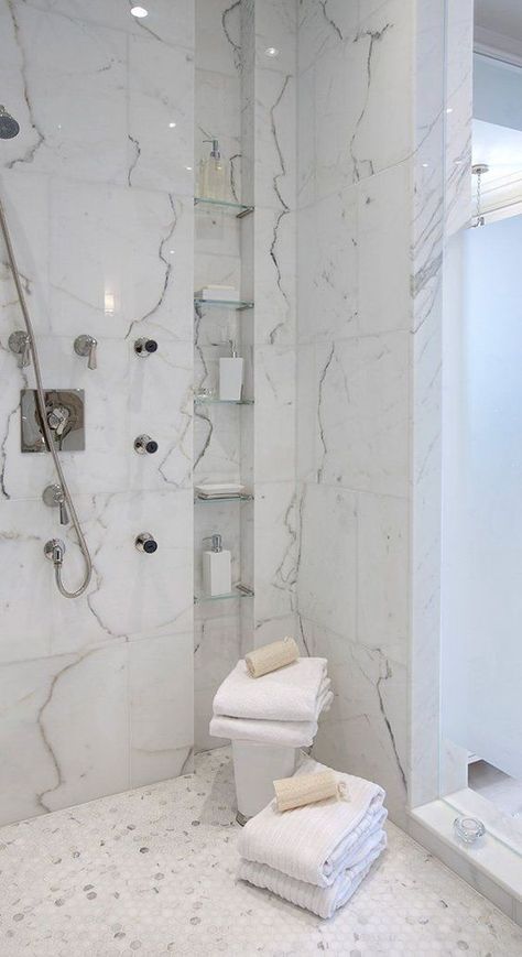 12 Awesome Marble in Shower Design Ideas - Decoholic Bathroom Addition, Bilik Air, Marble Showers, Master Shower, Bad Inspiration, Shower Niche, Bathroom Shower Tile, Bathroom Remodel Shower, 아파트 인테리어