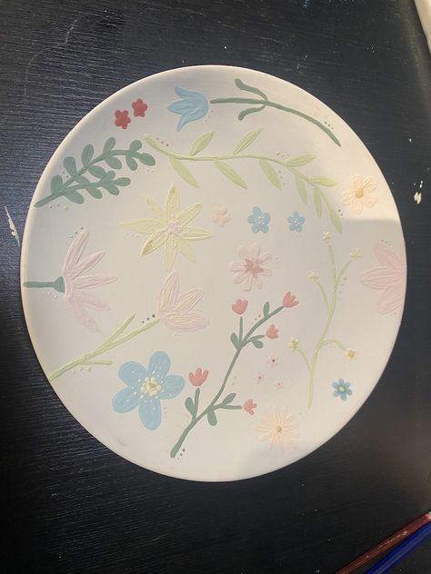 Pottery Painting Tile Ideas, Flowers Ceramic Painting, Clay Cafe Painting Ideas Plates, Mad Potter Painting Ideas, Pottery Painting Plate Flowers, Ceramic Flower Painting, Disco Ball Pottery Painting, Pottery Flower Painting, Ceramic Art Flowers