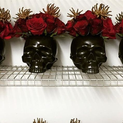 Gothic Wedding Centerpieces Table Decor, Gothic Centerpieces, Gothic Wedding Centerpieces, Skull Wedding Decorations, Rip 30s, Black Quinceanera Theme, Skull Centerpiece, Red Roses Centerpieces, Moody Victorian