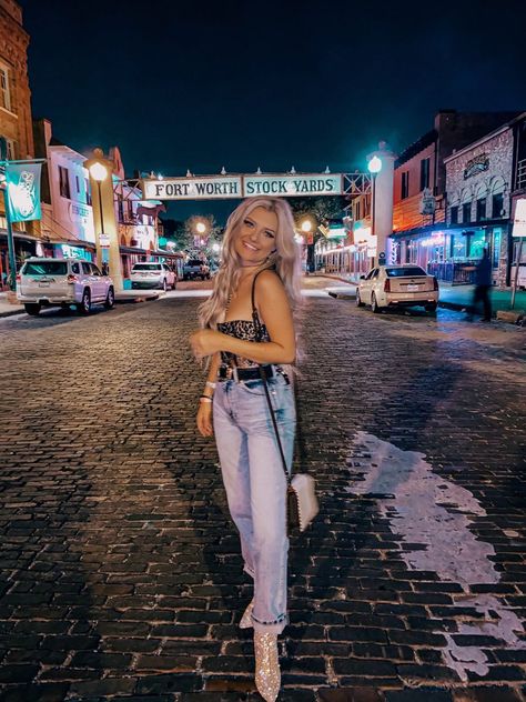 Stockyards Outfit, Country Bar Outfit Night, Glitter Boots Outfit, Country Dancing Outfit, Country Bar Outfit, Western Concert Outfit, Nashville Fits, Nashville Style Outfits, Concert Outfit Winter