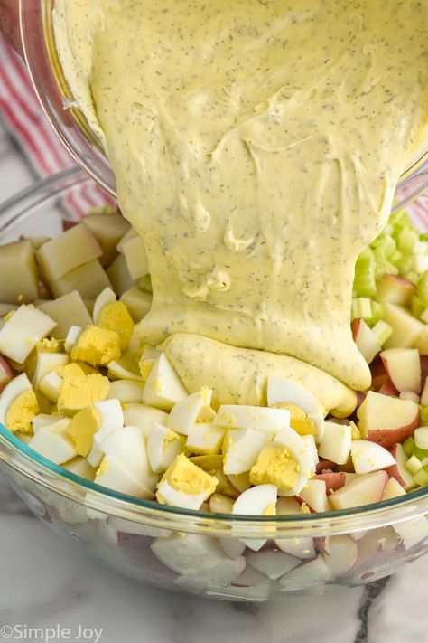 Potato Salad is a go-to potluck dish for good reason and this recipe is the best. Made with really simple ingredients, you will absolutely love this fantastic dish to pass. Potato Salad For Thanksgiving, Potato Egg Salad Recipe, Best Creamy Potato Salad, Best Potatoes For Potato Salad, Gumbo Potato Salad, Potato Salad With Cooked Dressing, Potato Salad Dressing Recipe, Yellow Potato Salad, Dressing For Potato Salad