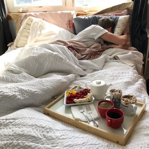 Kitchens Designs, Morning Bed, Romantic Breakfast, Cuddles In Bed, Room Decor Kitchen, Breakfast Photography, Coffee In Bed, Small Kitchen Design, Home Decor Aesthetic