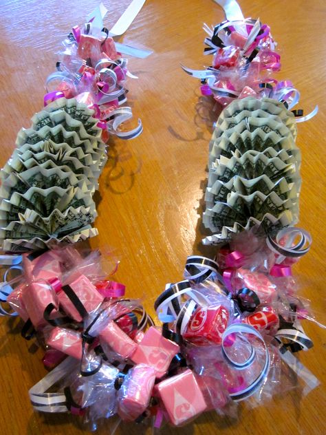 Money candy Lei Candy Lays, Grad Money Leis, Senior Night Candy Leis, Dance Recital Candy Lei, Girly Graduation Leis, Graduation Lei Candy, Candy Lei Diy, Candy Leis, Lei Ideas