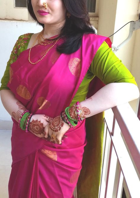 Green Blouse And Pink Saree, Borderless Saree Blouse Designs, Green Saree Pink Blouse Designs, Pink Saree Green Blouse, Borderless Kanchipuram Sarees, Pink Saree With Green Blouse, Dark Pink Saree Contrast Blouse, Pink Saree Contrast Blouse, Borderless Silk Saree