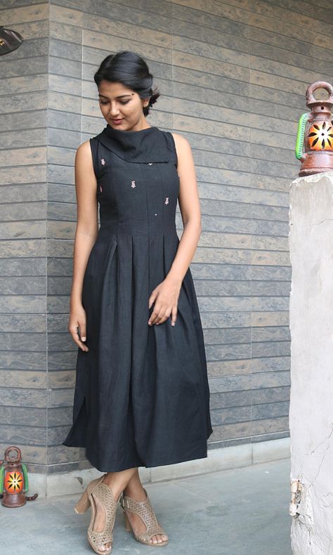 Black linen pleated maxi dress/turtle neck dress/pleated dress/linen maxi/maxi dress/summer dress/ma Simple Black Kurti Designs Cotton, Black Sleeveless Kurti, Black Ikkat Kurti Designs, Plan Black Kurti Design, Black Cotton Kurti, Simple Maxi Dress, Ikkat Dresses, Dress For, Casual Frocks