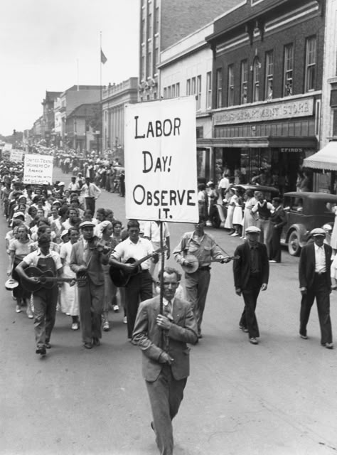 There’s Work To Be Done This Labor Day #refinery29 https://www.refinery29.com/en-us/2020/09/10007185/labor-day-history-unions-2020 Labor Day Aesthetic, Labor Rights Poster, Labor Union Posters, History Of Labor Day, Labor Day Pictures, Labor Day History, Labor Day Infographic, Labor Day Meme Funny, Domestic Worker