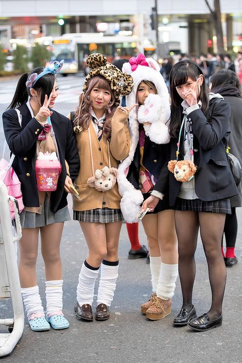 https://flic.kr/p/qMPeqy | Shibuya Girls in Animal Hats | Friendly Shibuya girls wearing loose socks, Japanese school uniforms, and animal hats. Lots like a Disney day out. Kogal Fashion, Ganguro Girl, Loose Socks, Kei Visual, Harajuku Girls, Harajuku Outfits, Gyaru Fashion, Animal Hats, Tokyo Fashion