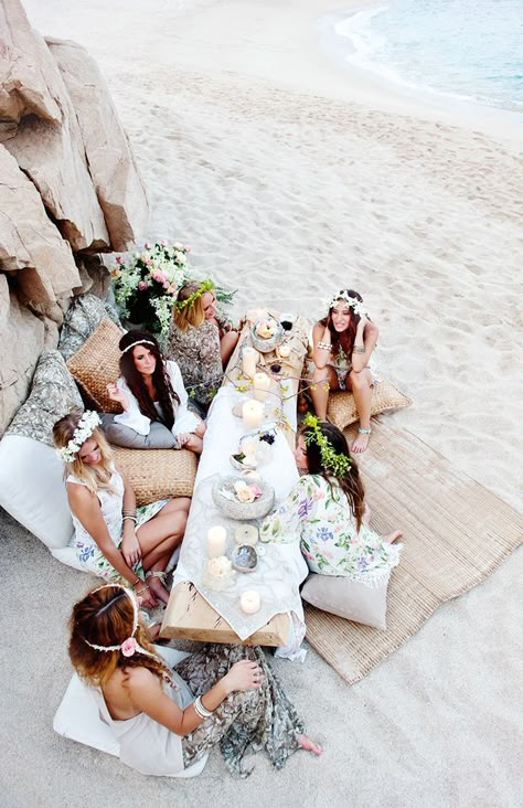 ↣✧❂✧: Bohemian Beach Wedding, Bohemian Wedding Inspiration, Boho Wedding Inspiration, Bachelorette Party Games, Foto Tips, Bachelorette Party Decorations, Bohemian Beach, Styl Boho, Beach Picnic