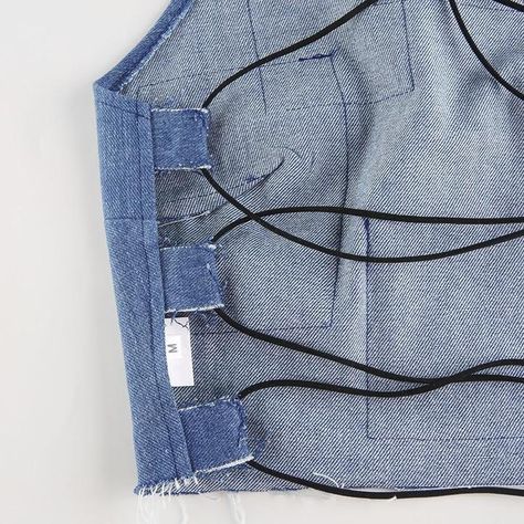 Denim Top Diy, Jean Diy, Ropa Upcycling, Y2k Aesthetic Fashion, Denim Tank Top, Aesthetic Clothing Stores, Denim Tank, Diy Clothes Design, Denim Crop Top