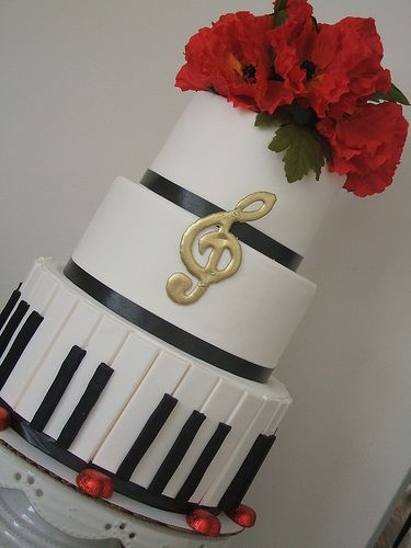 Piano Bolo Musical, Musical Wedding, Piano Cake, Music Themed Cakes, Piano Cakes, Music Cakes, Music Cake, Cakes Design, Holly Wedding