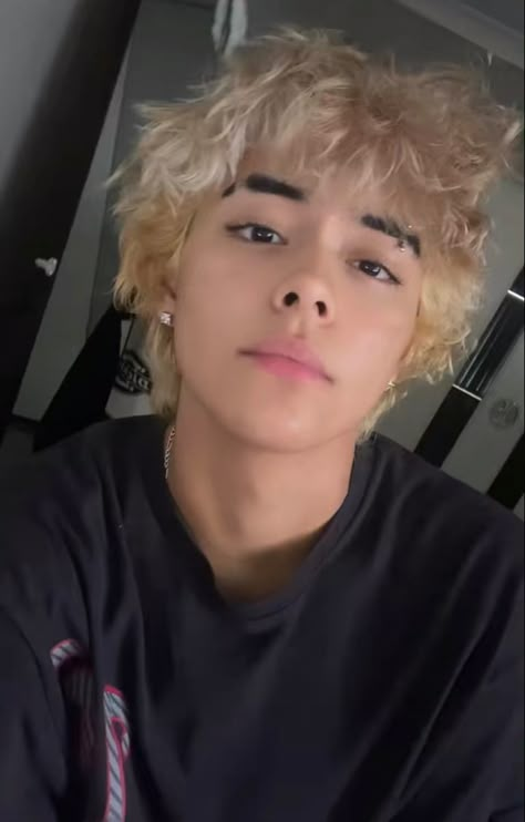 Mexican With Blonde Hair, Anime Boy Hairstyle, Bleached Hair Men, Boy Hairstyle, Feminine Face, Trans Boys, Anime Boy Hair, Boy Anime, Haircut Designs