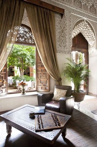 Moroccan interior design concept is incredible and flexible. Nestled between Europe and Africa, Morocco is a country of mixing cultures. Design Marocain, Moroccan Inspiration, Moroccan Living Room, Moroccan Homes, Moroccan Interiors, British Colonial Style, Dekorasi Kamar Tidur, Moroccan Design, Moroccan Decor