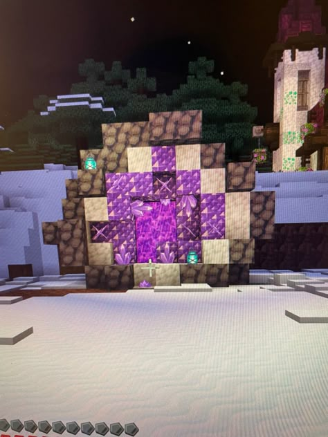 Nether Portal Design Amethyst, Minecraft Amethyst Portal, Minecraft Calcite Build, Amethyst Ideas Minecraft, Minecraft Geode Build, Geode Nether Portal, Minecraft Geode House, Amethyst Nether Portal, Minecraft Geode