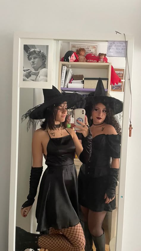 Halloween Duos, Trio Halloween Costumes, Dark Beauty Photography, Cute Couple Halloween Costumes, Beautiful Witch, Witch Halloween Costume, Unique Halloween Costumes, Halloween Costume Outfits, Witch Costume