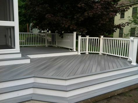 Fiberon Composite Deck Nashua, NH - Traditional - Deck - Boston - by Lenzi Construction & Remodeling LLC | Houzz Ombra Pergola, Grey Deck, Decking Options, Design Per Patio, Wood Decking, Deck Layout, Decking Ideas, Deck Pictures, Deck Colors