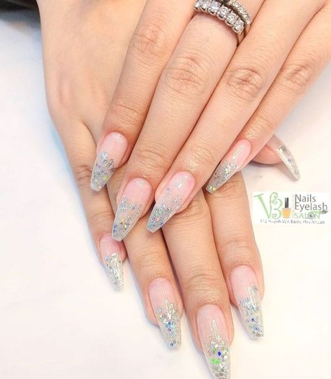 Mau Nail Co Dau, Nail Art For Wedding, Nail Tet, Wedding Nail Art Designs, Glitter Nail Paint, Wedding Nail Art, Wedding Nail Art Design, Natural Nail Art, Glittery Nails