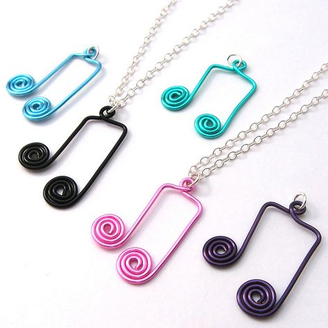 inspiration for Wire Wrapped Music Notes neck;as to match the wire earrings csa Music Note Necklace, Not Musik, Bijoux Fil Aluminium, Music Jewelry, Diy Wire Jewelry, Homemade Jewelry, Wire Pendant, Music Note, Wire Crafts