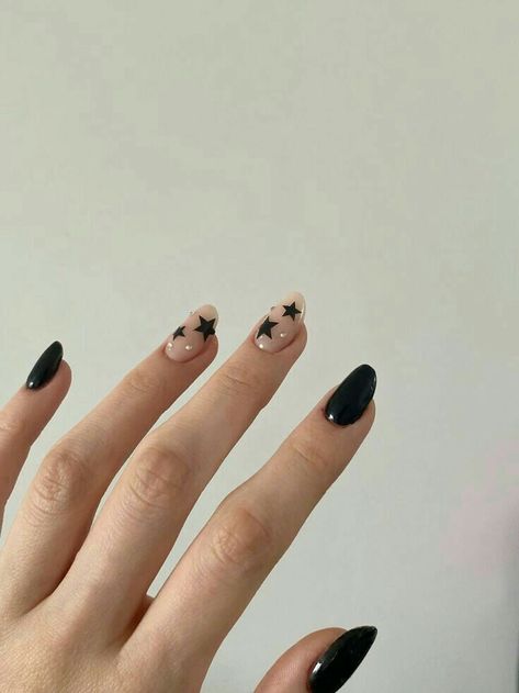 Modest Nail Ideas, Black And Silver Nails Acrylic Square, Short Painted Nails Design, Basic Black Nail Designs, Black Easy Nails, Nature Nail Art Designs, Short Witchy Nails Simple, Black Nails Ideas Simple, Short Acrylic Nails Designs Almond