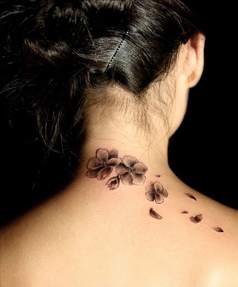 Flower tattoo, I want something like this! Flower Neck Tattoo, Nape Tattoo, Princess Stuff, Nice Flowers, Flower Pedals, Tattoo Flowers, Tattoo Now, Side Tattoos, Phoenix Tattoo