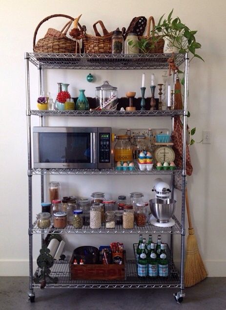 College House, Kitchen Diy Makeover, Apartment Decorating On A Budget, Budget Design, Apartment Decoration, Kitchen Hacks Organization, Metal Shelf, Apartment Aesthetic, College Apartment